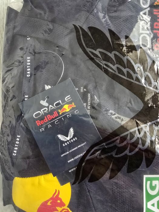 Tricou oficial Red Bull Racing Castore 2025

Preț: 300 lei (negociabil