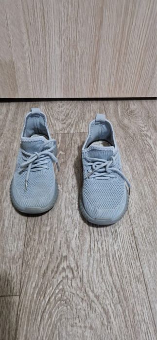 Детская кроссовка 26 размер