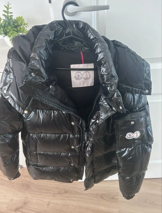 Geaca Moncler Maya marinea 4, noua, Madr in Romania