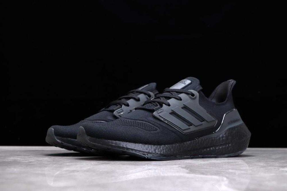 Оригинални  Маратонки *ADIDAS ULTRABOOST 22 FULL BLACK * 41 1/3