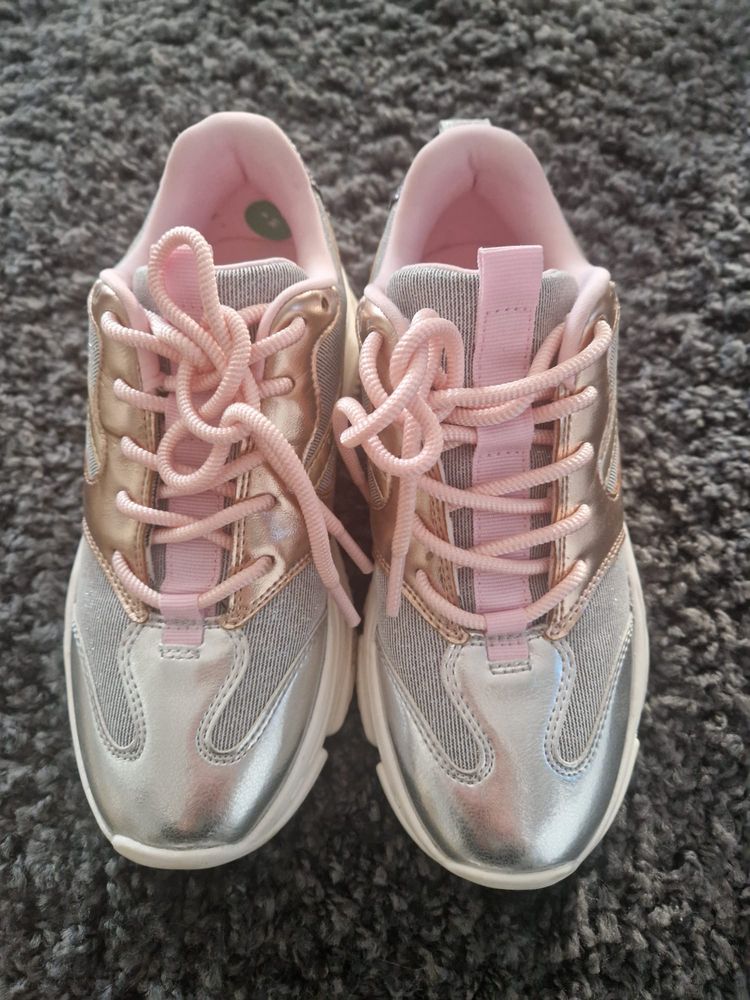 Adidai Steve Madden