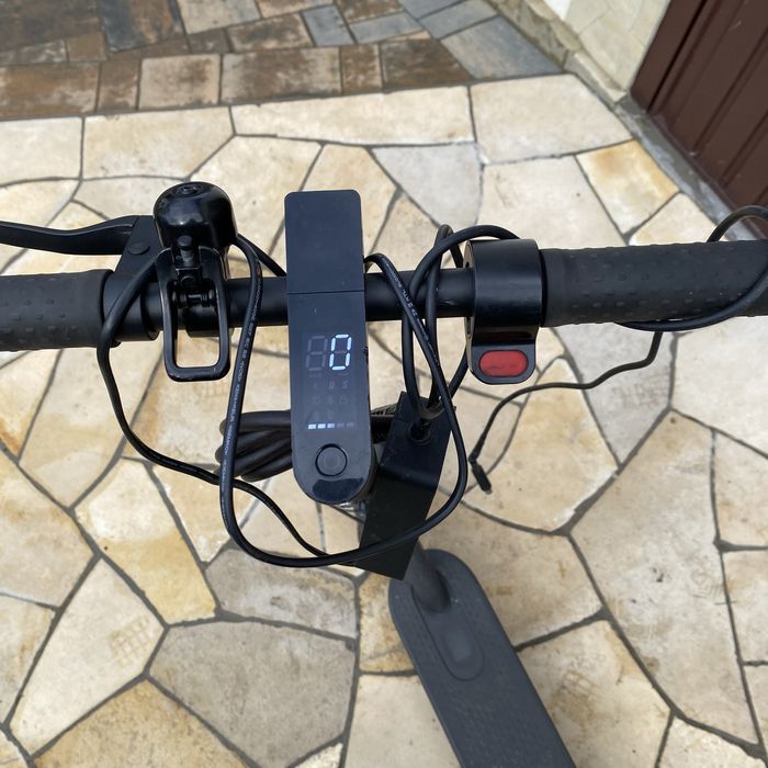 vând trotinetă electrică xiaomi