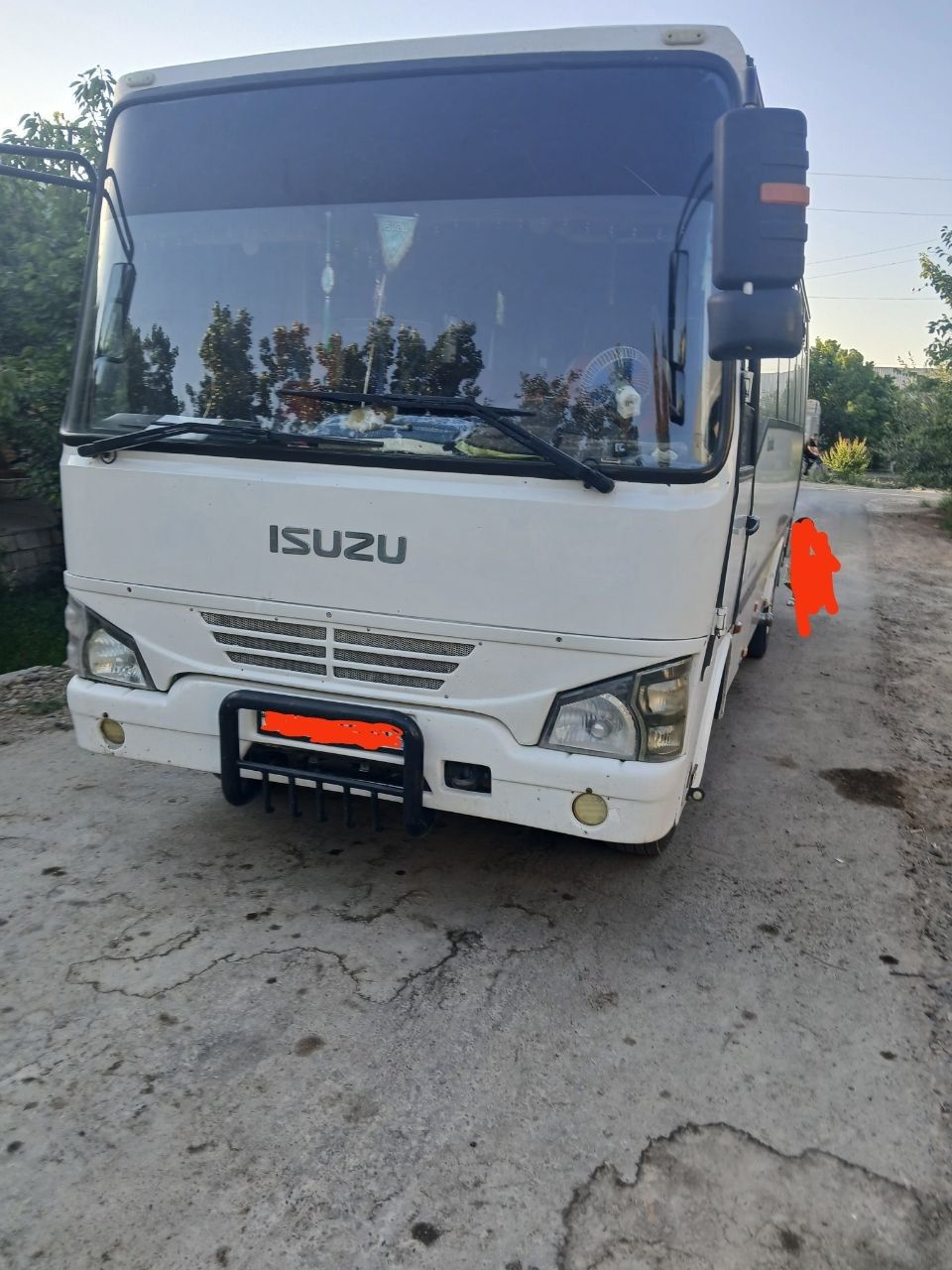 Avtobus Isuzu NP 21