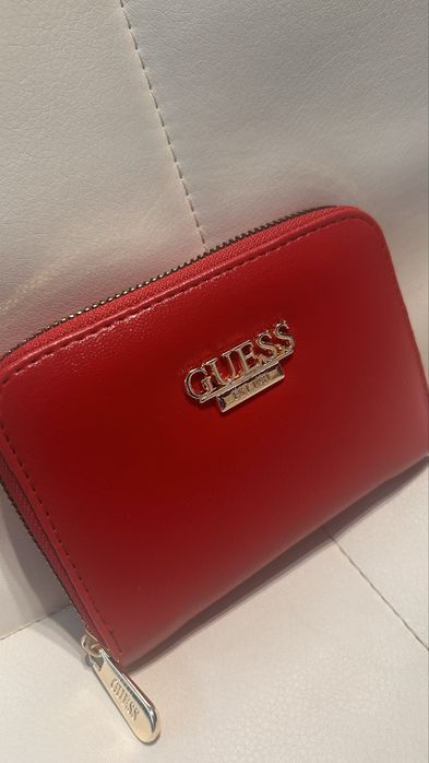 Дамско протмоне GUESS