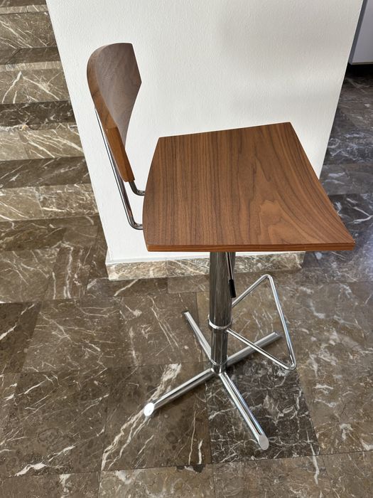 Scaune de bar – rotative, reglabile, lemn walnut – stare foarte bună