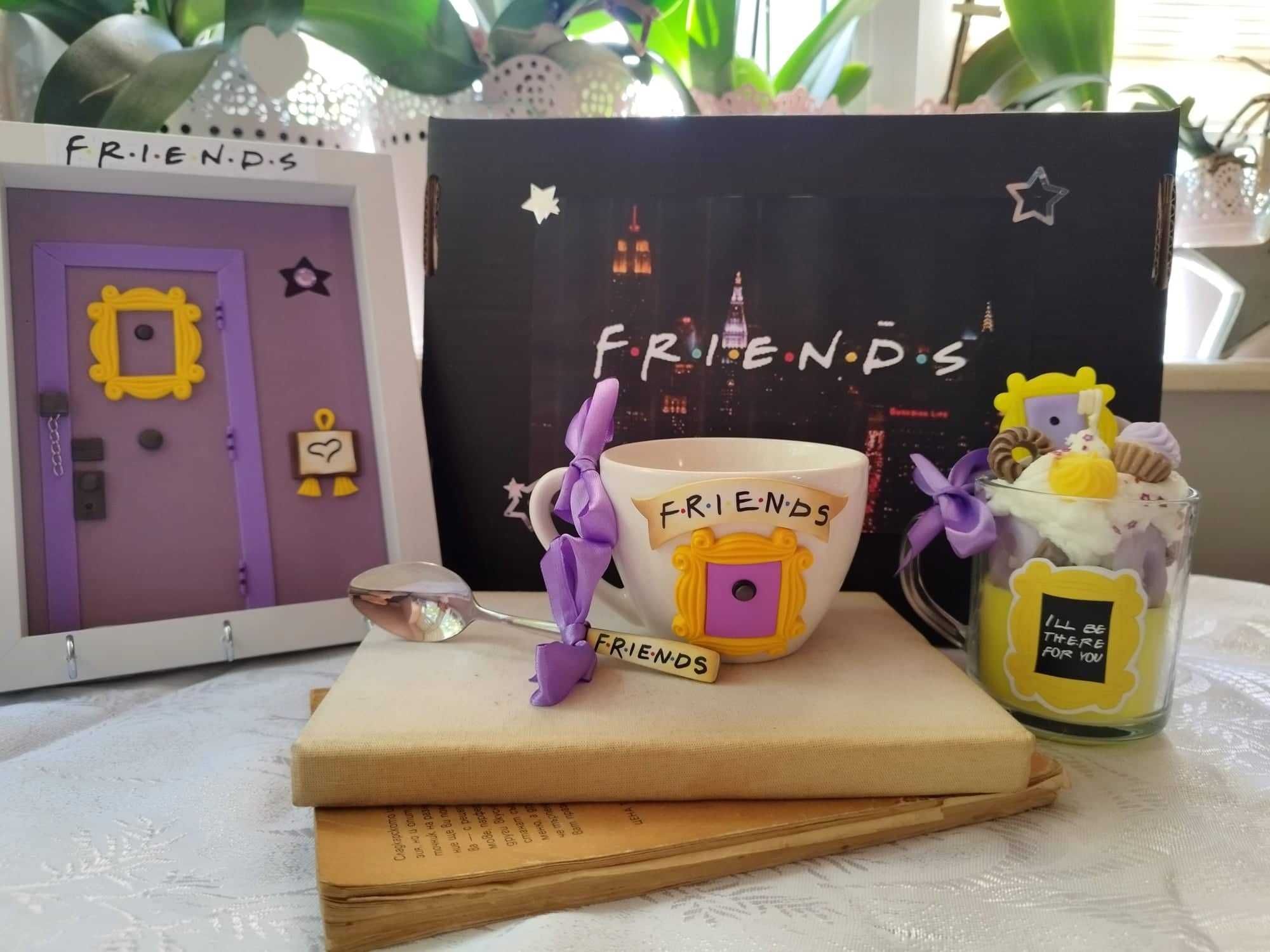 Подаръчна кутия Приятели / Friends + подарък лъжичка