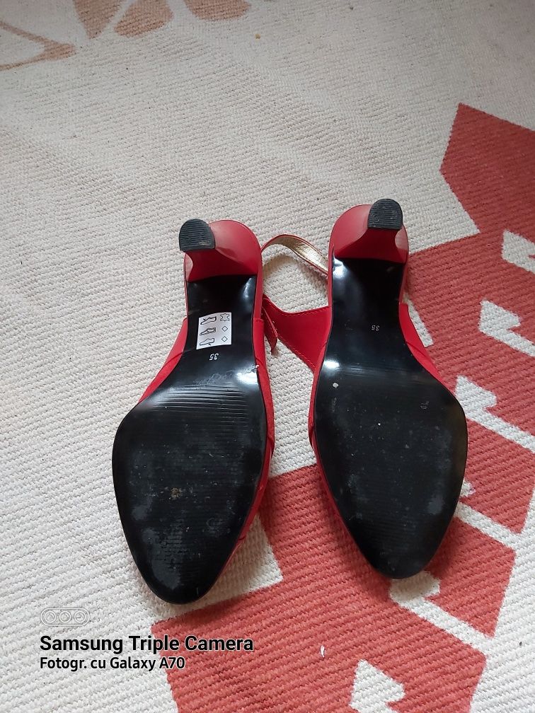 Pantofi de damă roșii