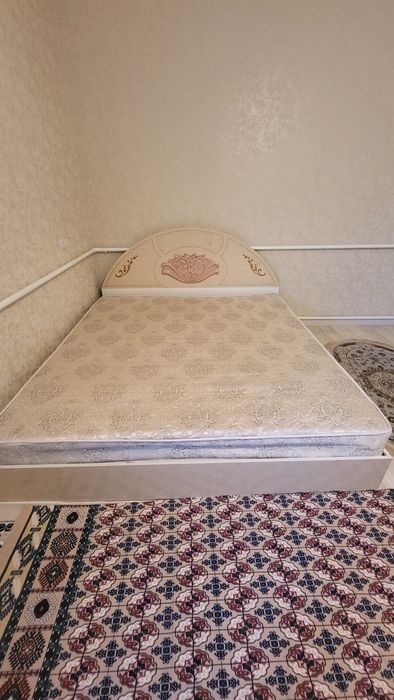 Спальный кроват  в хорошем состояния