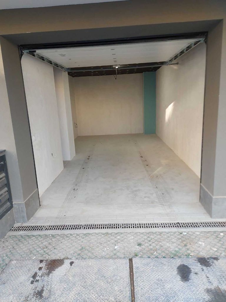 Дава се под наем Гараж / Паркомясто в София, Витоша - 30 кв.м за 220 € - Снимка #4