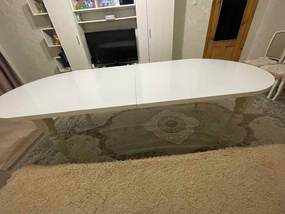 Стол из дерева. Размер 3- 3.5  метра