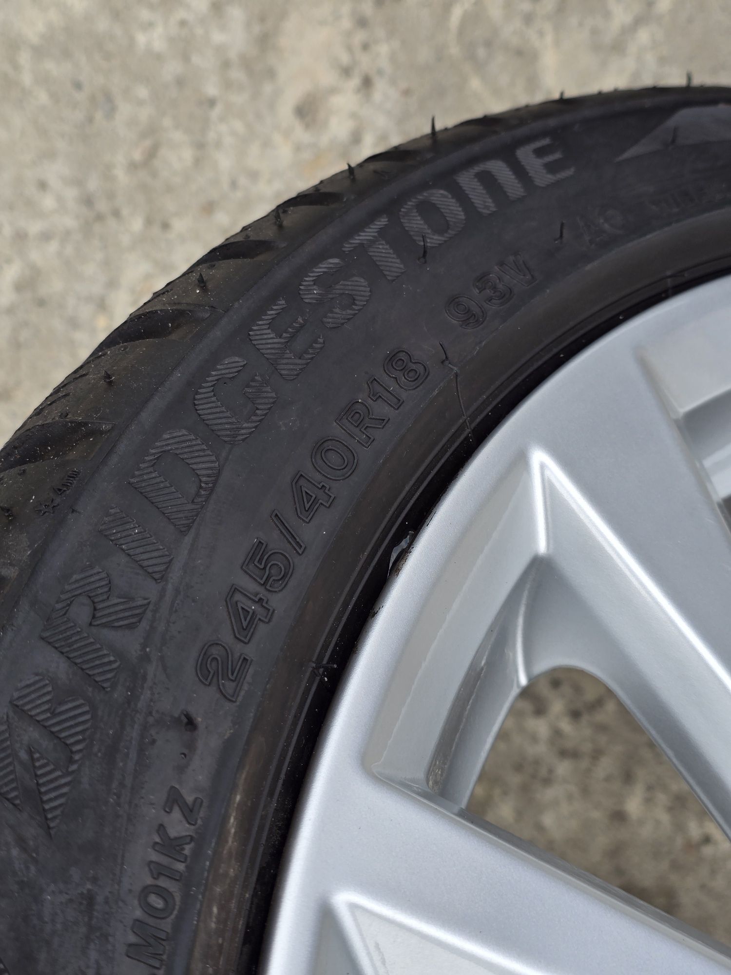 4 Броя 245/40/18 Bridgestone 1x8mm 24dot 3x7mm 20dot