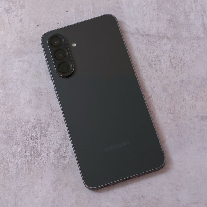 Продам свой Samsung A56 8/128gb Black в новом состаяние