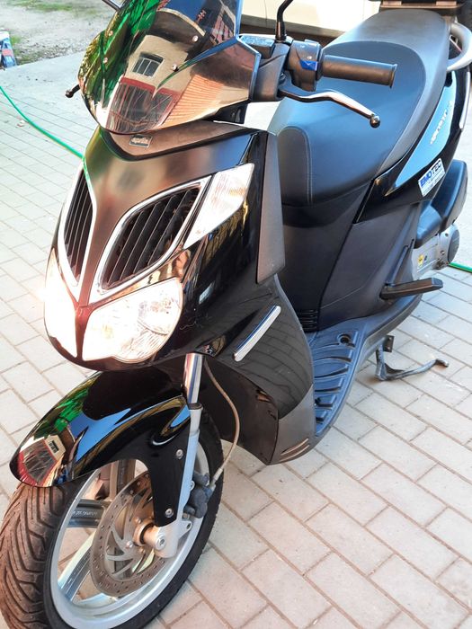 Vand scuter aprilia sportcity 125cc