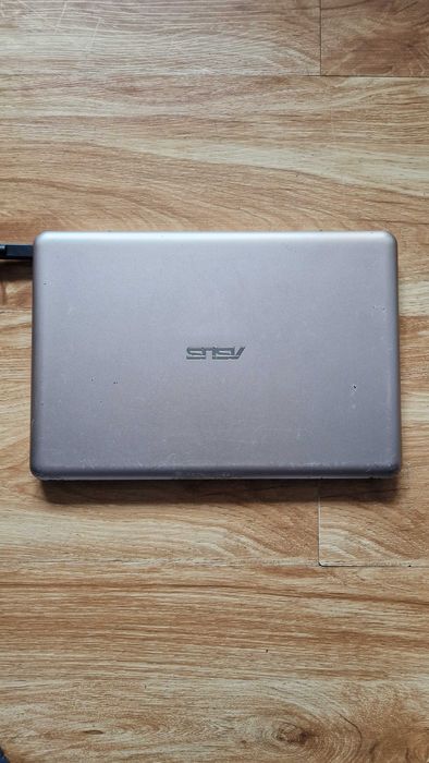 Vand Netbook Asus GOLD Quad X5/2GB/32GB/Intel HD/WiFi/BT/W10 la 100lei