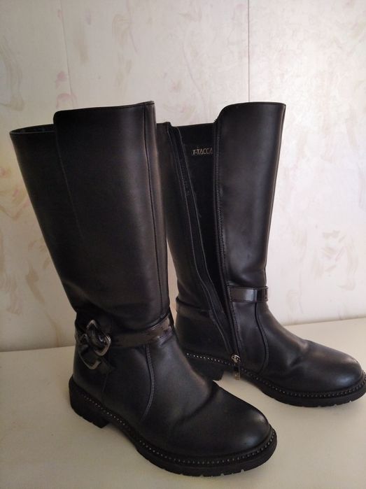 Продам зимние сапоги.