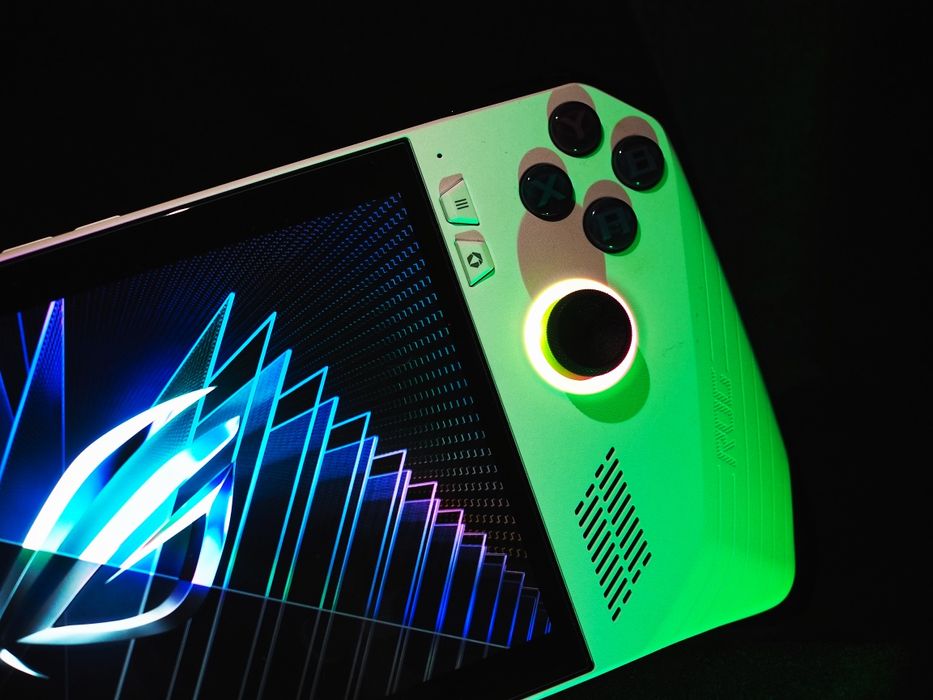 Asus ROG Ally Z1 Extreme 2TB (Corsair MP600 Mini) + Huse