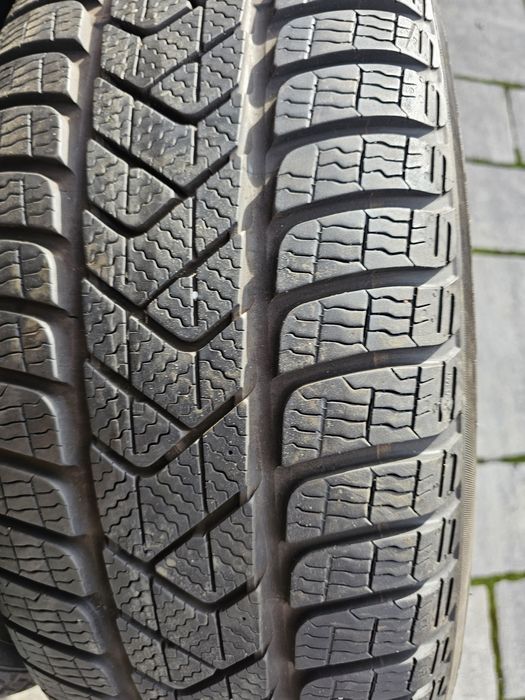 Pirelli Sottozero Winter 3 Seal 215/55/r17