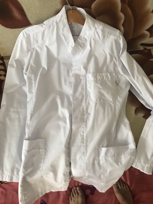 Продам два мужских медицинских халата с брюками размер 48-50