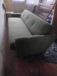Ретро зелен диван