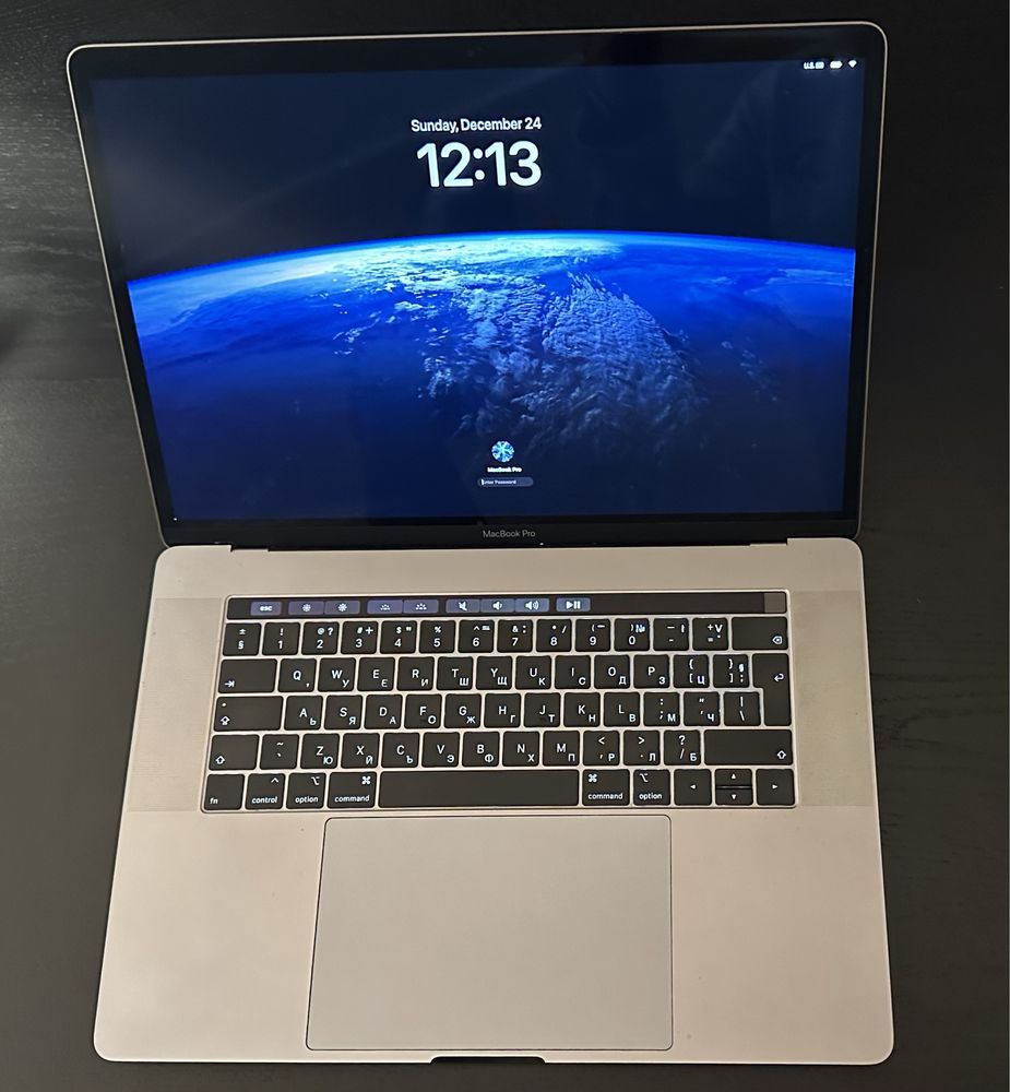 MacBook Pro 15,1 Grey