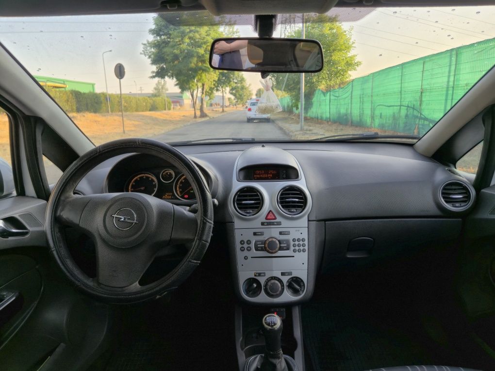 Opel corsa D 2008
