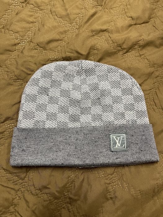 Vand caciula Louis Vuitton