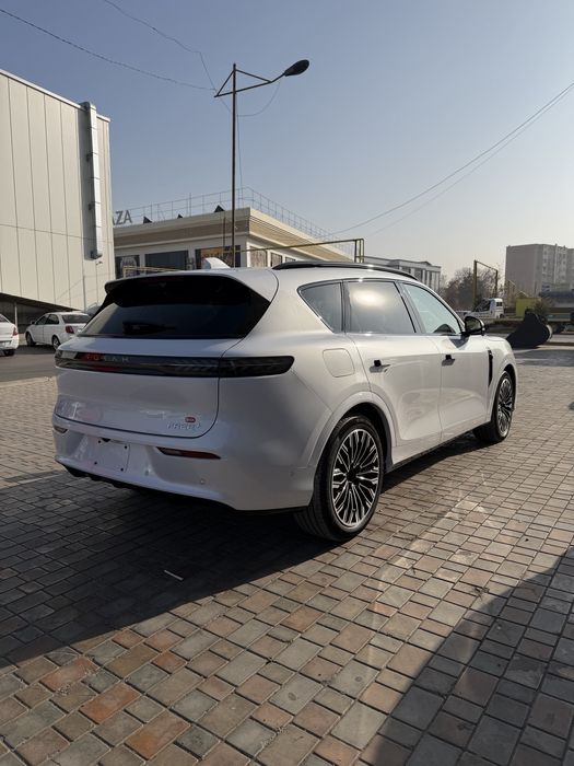 Voyah Free Plus Restayling 2026 Qora Oq ranglarda garantiya bor Tayyor