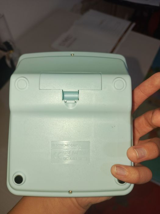 Калькулятор көк түсті