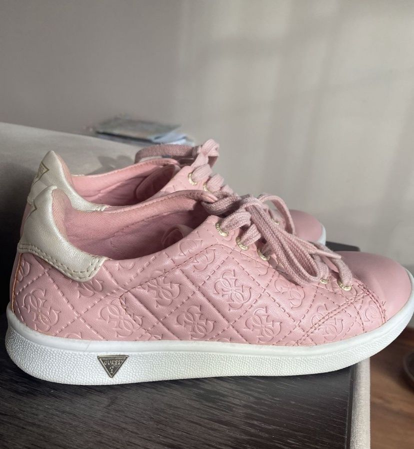 Сникърси Guess розови