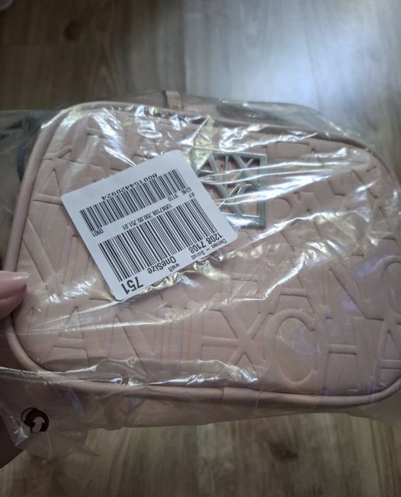 Нова и оригинална чанта на Armani Exchange 
С етикет 
Цена: 140 лева