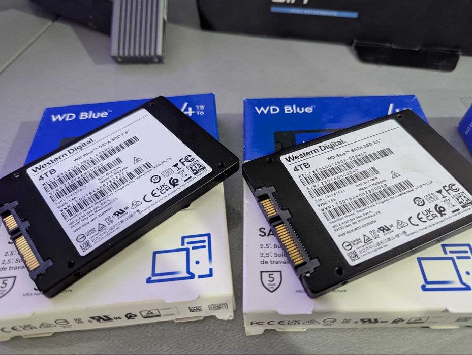 3x SSD WesternDigital - 4TB - SATA-III 2.5 inch WDS400T3B0A