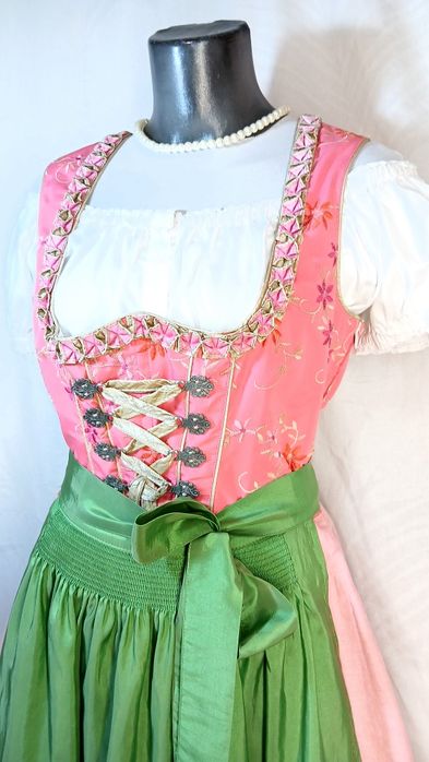 Dirndl Nr.40 Rochie bavaeza Oktoberfest Sarfan tirolez