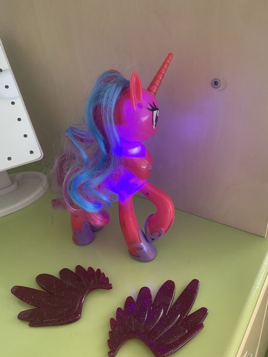 Кушик айтадиган от уйинчок бир дона.