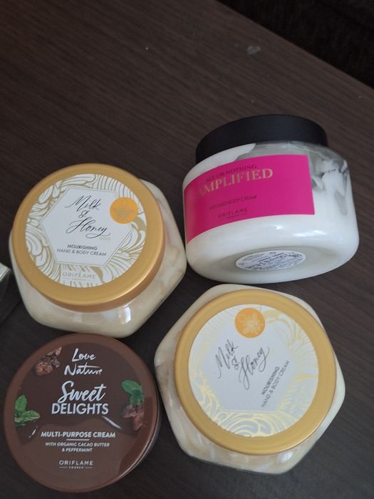 Vând creme de corp