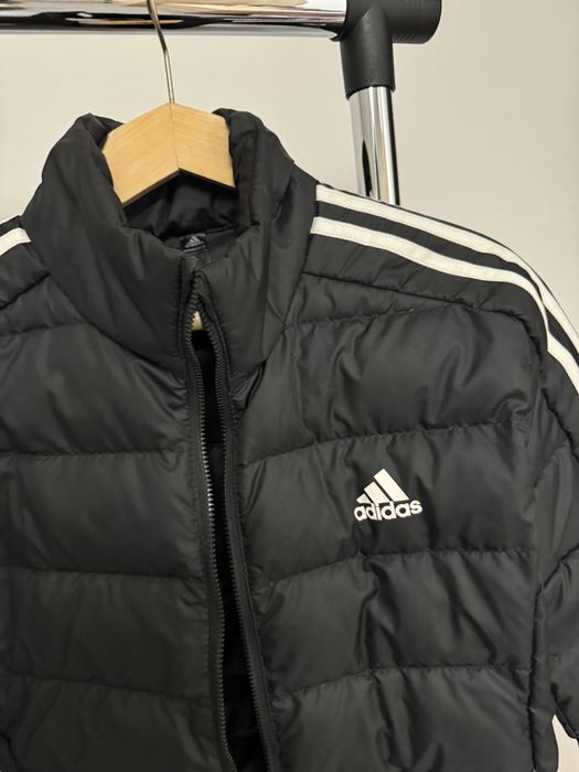 Оригинално дамско яке на Adidas
