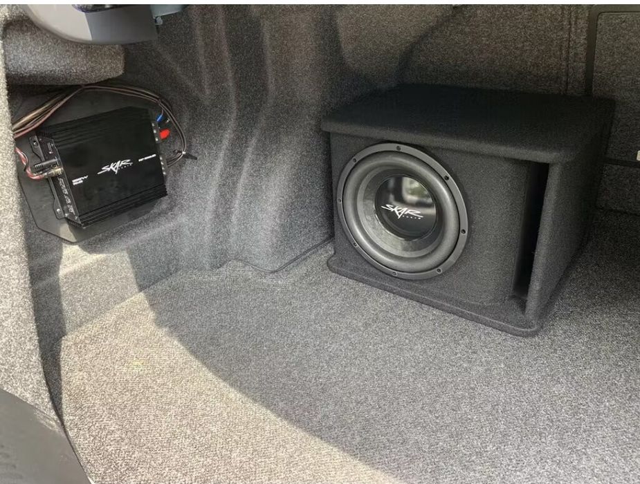 Montaj instalare subwoofer auto, statii, boxe usi