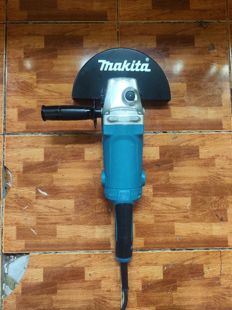 MAKITA 230 GA9050
