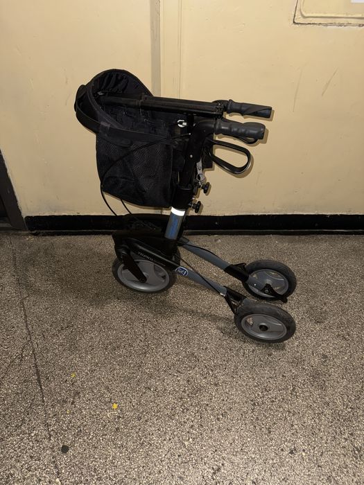 Cadru rulant rollator batrani handicap dizabilitati (ca nou)