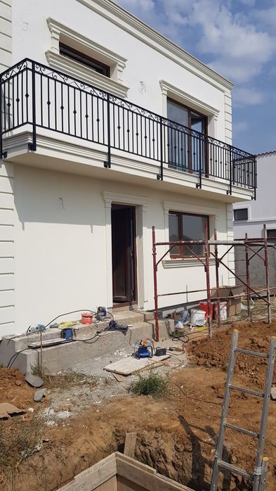 Porti, garduri , balustrade , scari interioare si exterioare etc.