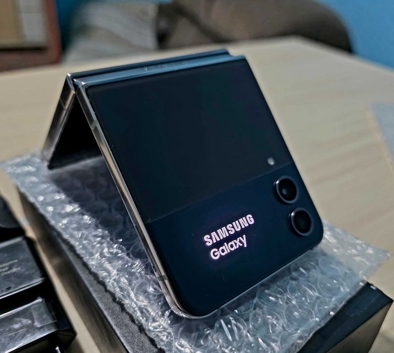 Ocazie !.Ca si Nou !!.Sams.Z Flip 4, 5G,256 Gb !