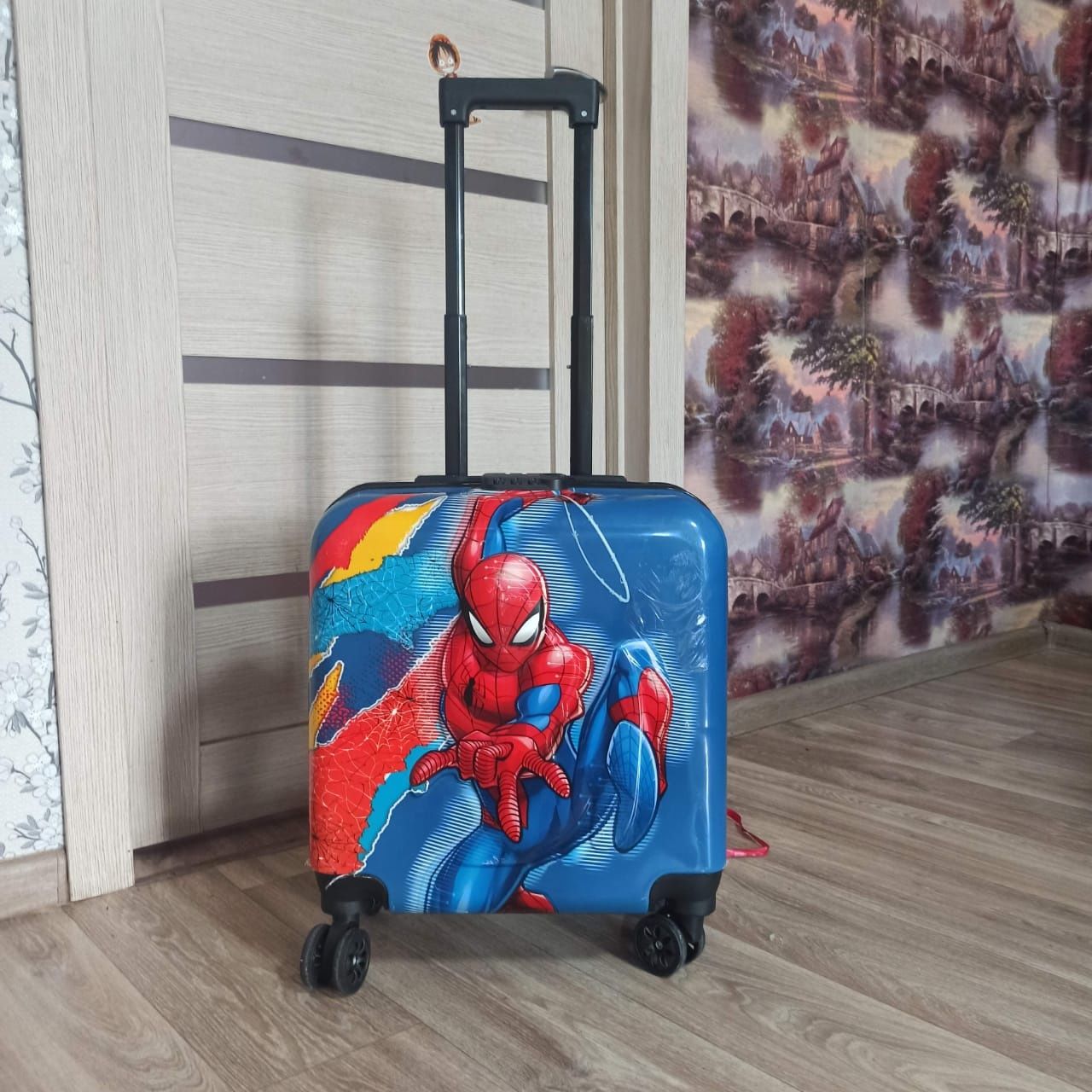 Детский чемодан .