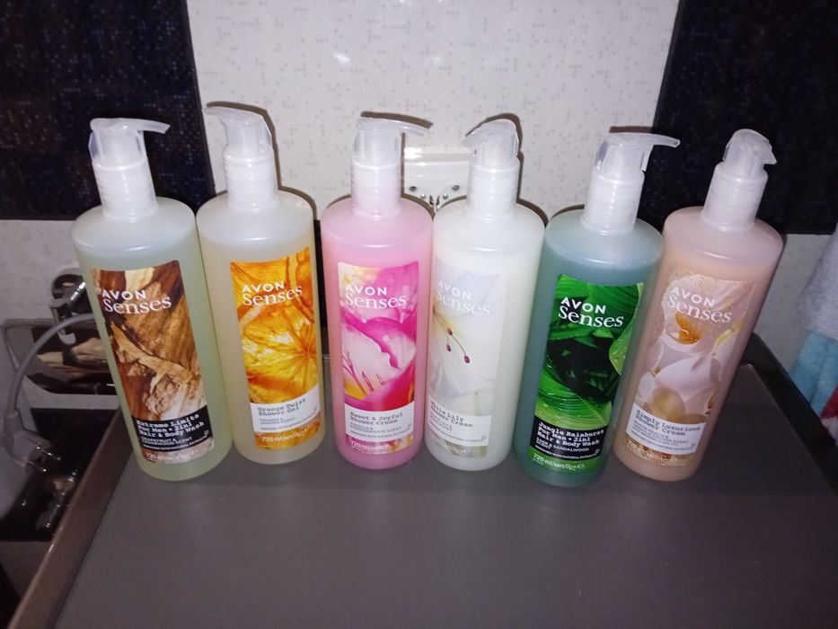 Vând cosmetice pentru femei și barbati
