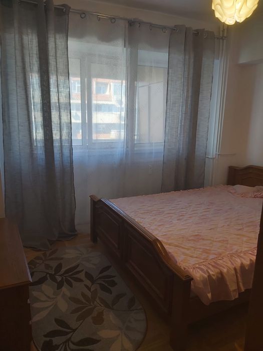 Inchiriez apartament Rovine