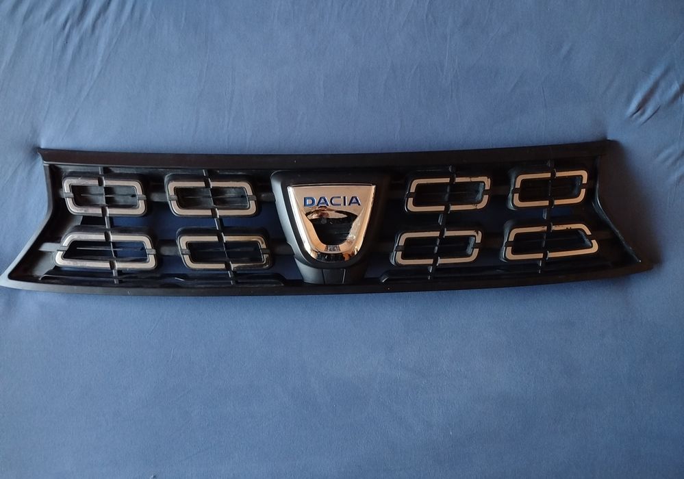 Предна решетка Dacia Duster
