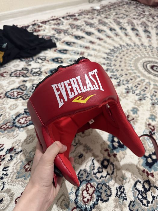 Шлем Everlast, перчатка Green Hill