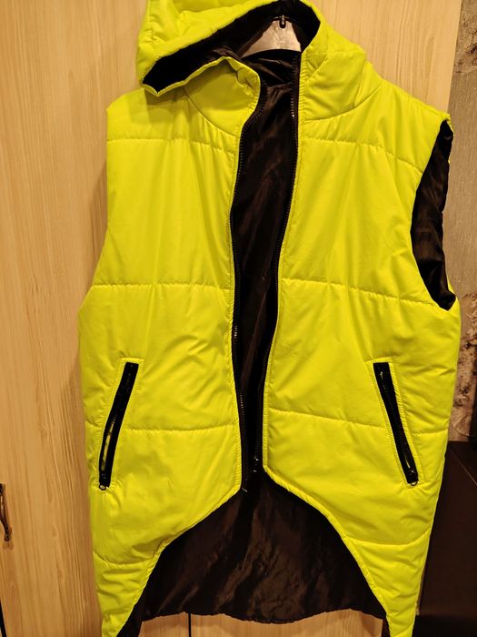 Дамски елек в много хубав цвят