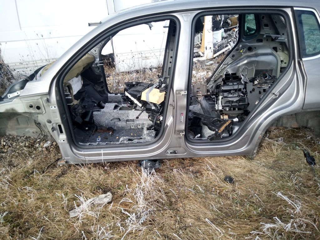 Aripă spate, prag stg dr VW Tiguan an 2009-2016