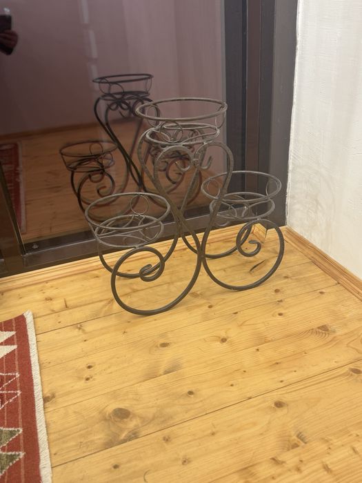 Продам подставку под цветы