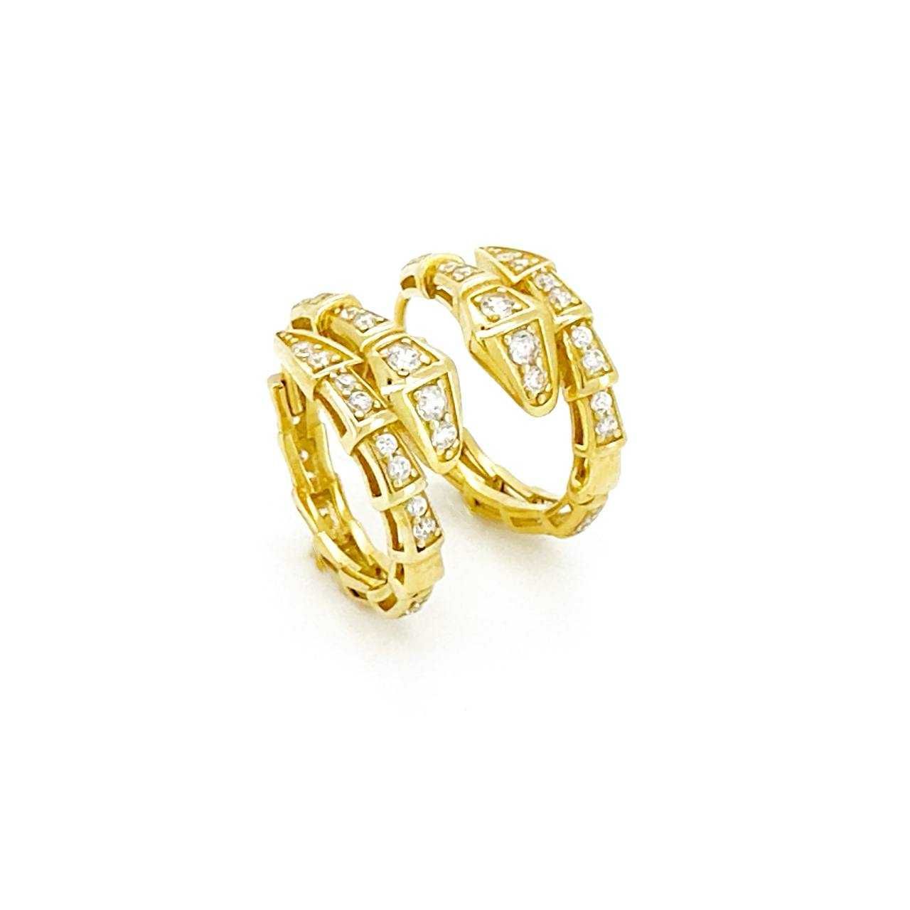 Золотые серьги в стиле Bvlgari