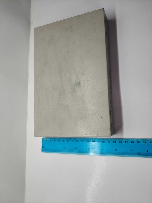 Метална кутия. Пластмасова кутия. Алуминиева кутия.